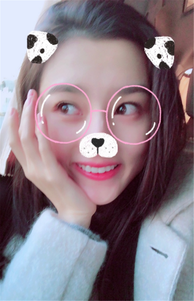 19岁宋祖儿近照：靠美貌成了杨颖接班人，但离演员还有段距离