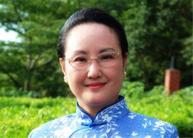 《新白娘子传奇》中的许姣容，78岁了依然如此端庄美丽，怪不得儿子这么帅气！