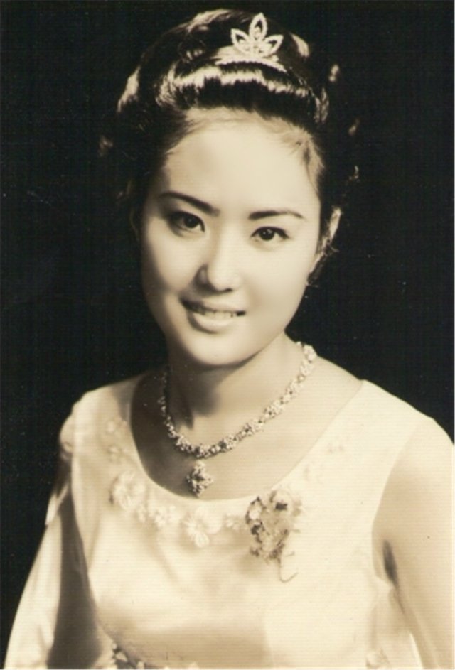 《新白娘子传奇》中的许姣容，78岁了依然如此端庄美丽，怪不得儿子这么帅气！
