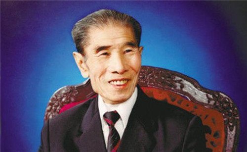 38岁孙越全家照：养大象认识的妻子，儿子跟他共用一张脸！