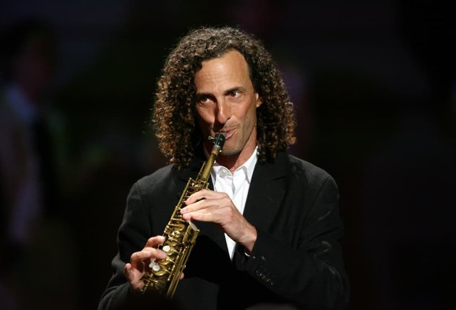 Musik saxophone hot sale kenny g