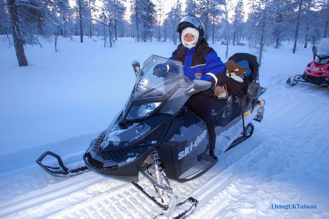 Raiding a snowmobile in Norway