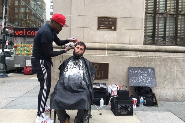 A Kind Soul Gives Free Haircuts To The Homeless Community