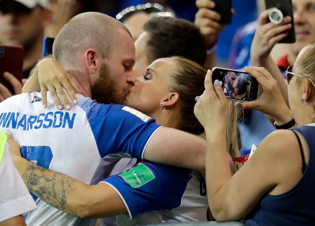 Hottest kisses from FIFA 2018 World Cup