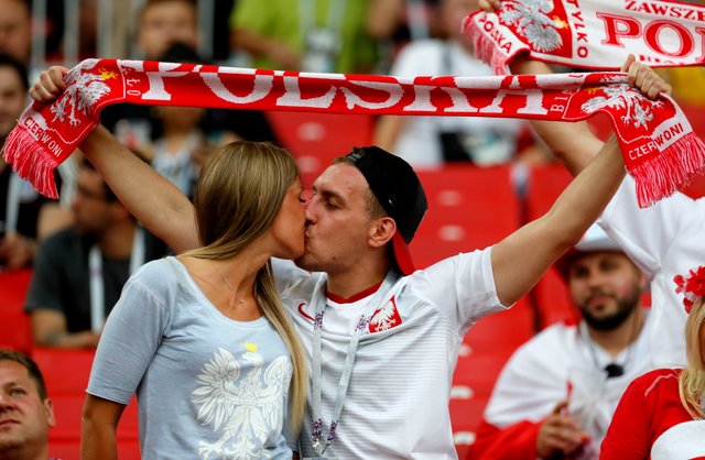 Hottest kisses from FIFA 2018 World Cup