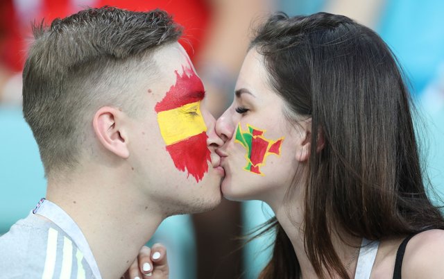 Hottest kisses from FIFA 2018 World Cup