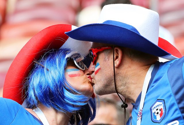 Hottest kisses from FIFA 2018 World Cup