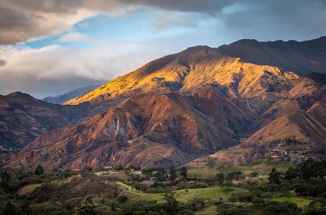 View from hosteria Izhcayluma towards Vilcabamba