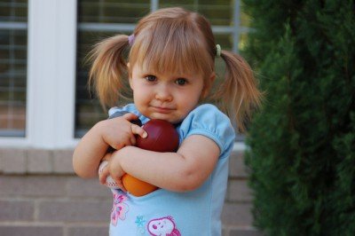 Darle tareas a su hijo para completar les da sentimientos de independencia.  CrÃ©dito de la foto: FreeImages.com/ssdg4773