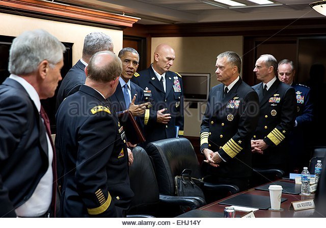 us-president-barack-obama-talks-with-the-joint-chiefs-of-staff-following-ehj14y.jpg