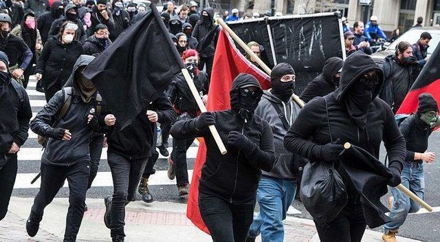 Czym tak naprawdę jest Antifa, czyli… za wolność waszą i naszą?