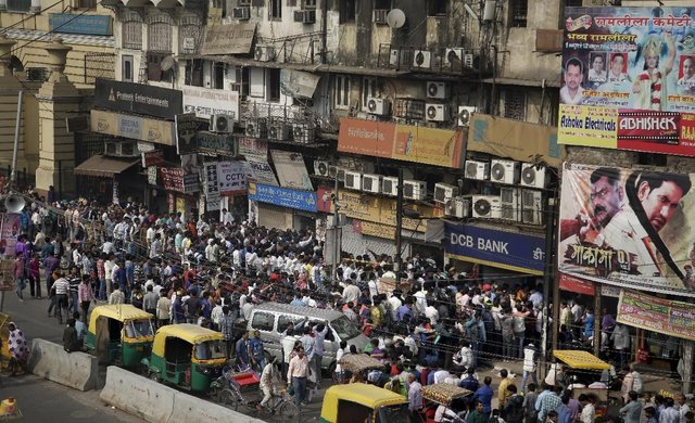 Huge crowds at Indian banks to get new rupees, cash crunch affects gold market