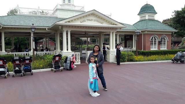 A Day at Disneyland, Tokyo, Japan!