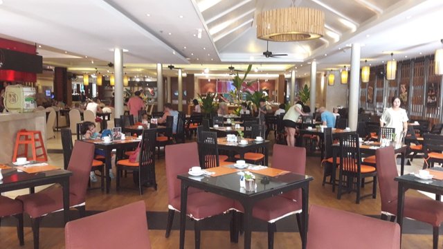 Novotel Phuket Surin Beach Resort Hotel - Breakfast