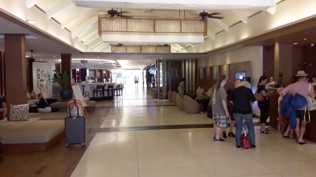 Novotel Phuket Surin Beach Resort Hotel - Lobby