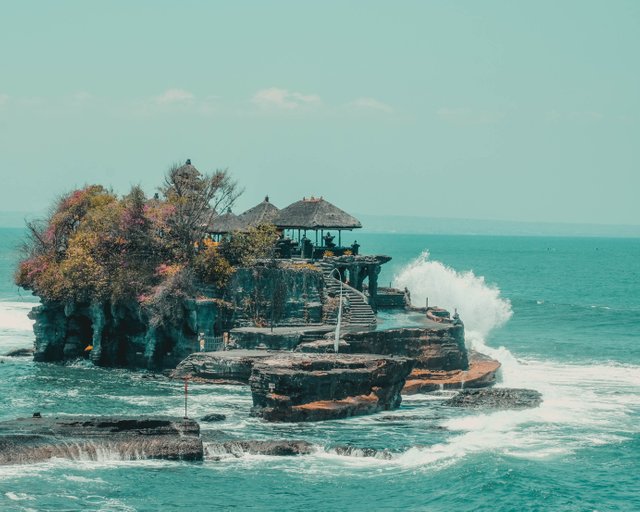 tanah lot temple