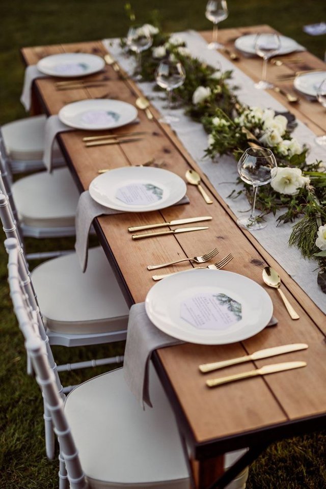 Gorgeous Reception Table Runner Wedding Ideas