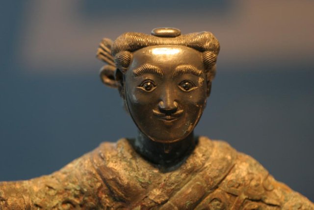 NO.4 “战国神话”银首人形铜灯Gilt Bronze Human-Shaped Lamp of the 