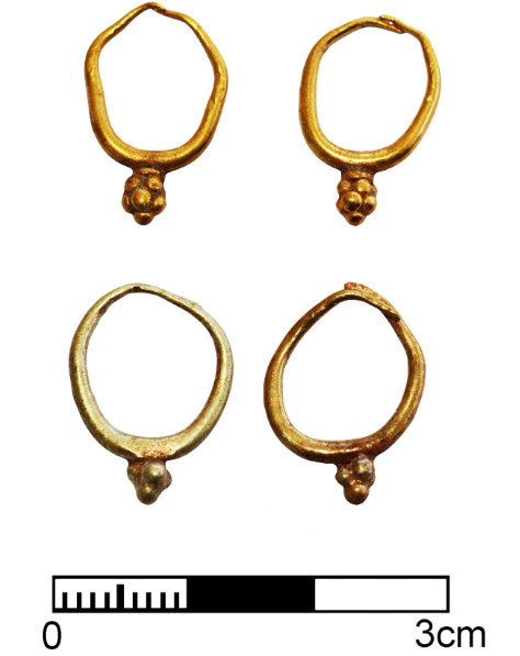 earrings of gold