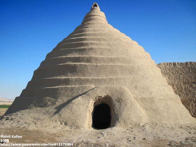 آب انبار قدیمی تعمیر شده و بلا استفاده در روستای حصار کوچک