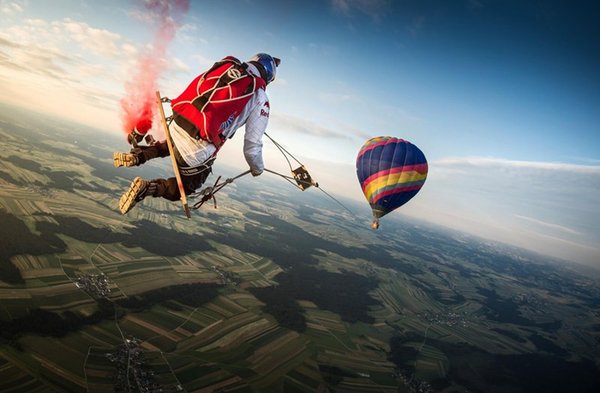 Skydivers Play The World S Largest Swing Using Hot Air