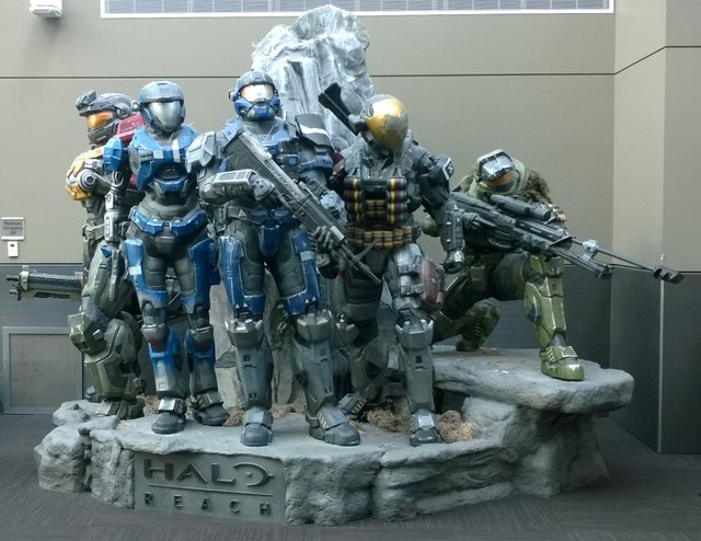 halo statue