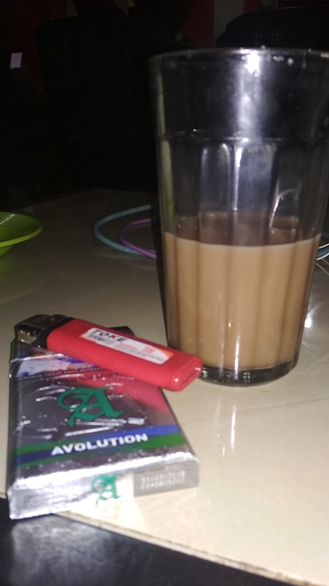 Secangkir Kopi Dan Sebungkus Rokok Itulah Yang Menemani Ini