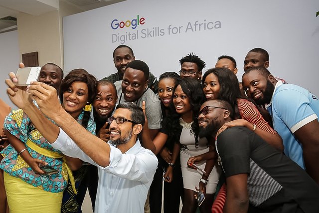 Sundar Pichai took selfie with the participants at Google's Digital Skills for Africa program in Lagos.