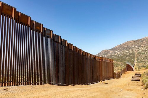 Construction crews continue work on the new border wall. Photo by Mani Albrecht. Public Domain.