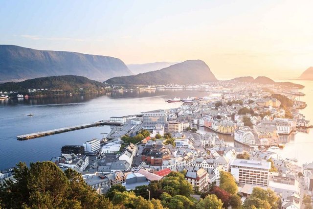 Ålesund is a beautiful space and the outdoor capital of Norway. Photo: Andrés Nieto Porras (Flickr) 