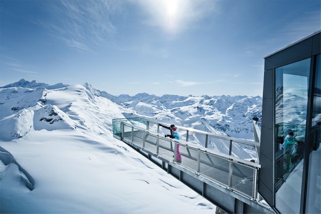 Gipfelwelt 3000—a rad balcony stretching out over the Austrian Alps at an altitude of over 3000 m. Photo: http://www.kitzsteinhorn.at/
