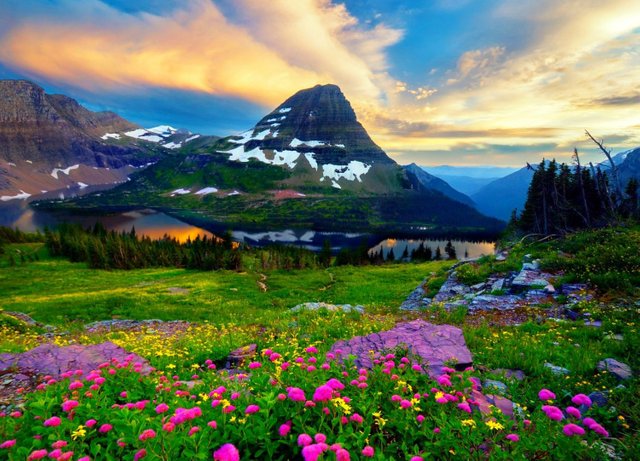 Explore the beautiful Glacier National Park in Montana, USA