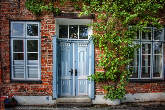 cure-doorway-of-lubeck