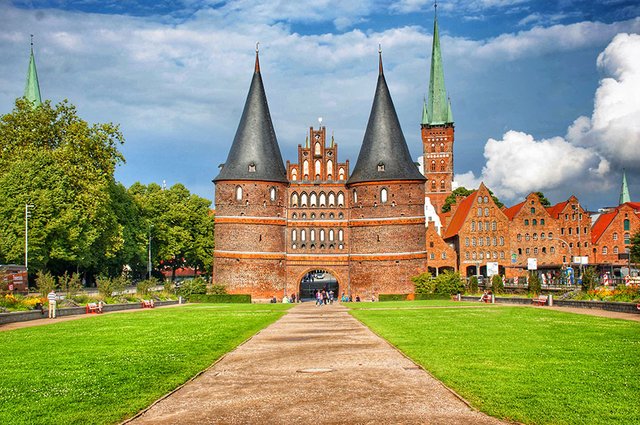 lubeck-city-entrance