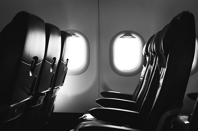 10-tips-to-survive-a-long-flight