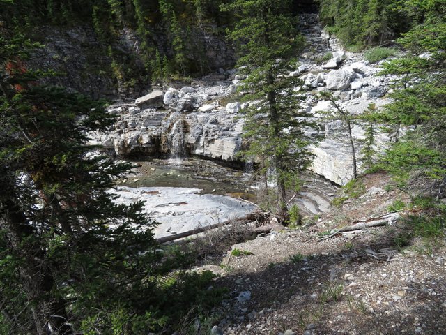 waterfalls-hiking