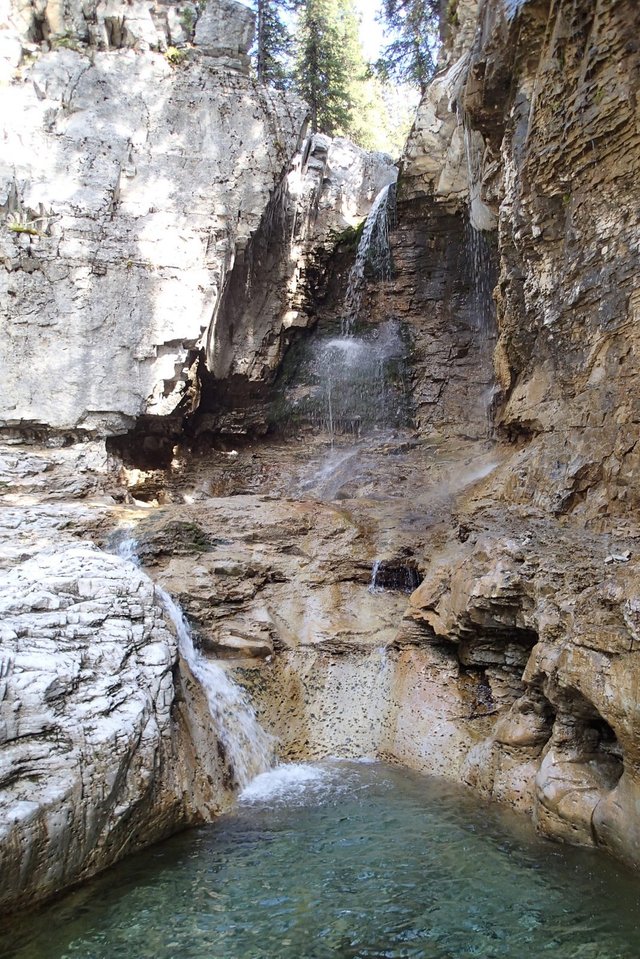 waterfalls-hiking