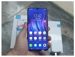 keunggulan Oppo F9 dibanding Vivo V11 Pro