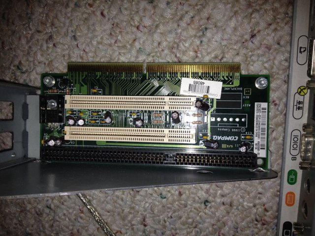 A view of the riser card with 1 PCI slot and 1 PCI/ISA shared slot