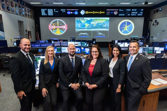 NASA has selected six women and men to join the elite corps of flight directors who will lead mission control for a variety of new operations at the agency’s Johnson Space Center in Houston.