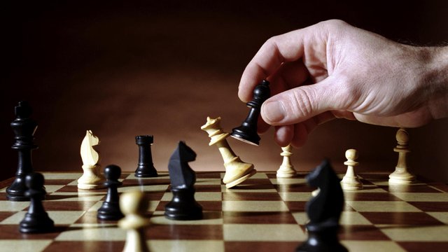 Um bom jogo contra a francesa com comentários ( em inglês) - Chess Forums 
