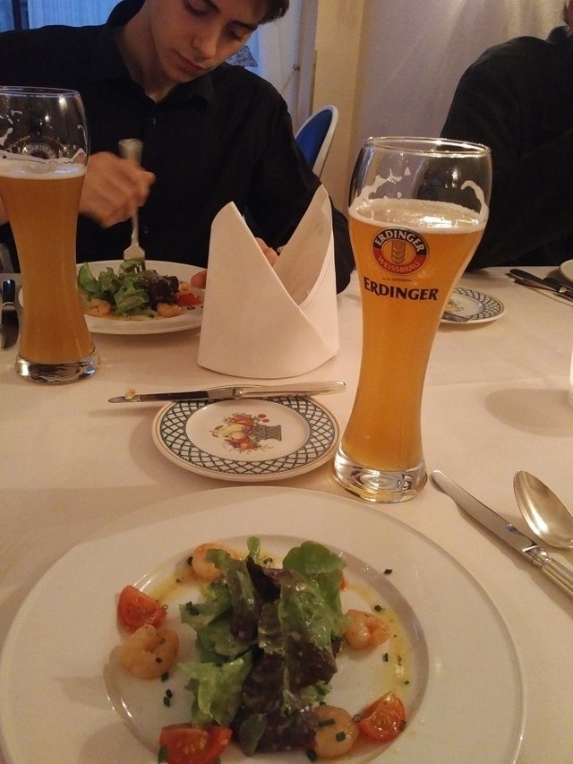 Optimized-SaladBeerKellnerBlackberryPriv51011fcc.jpg
