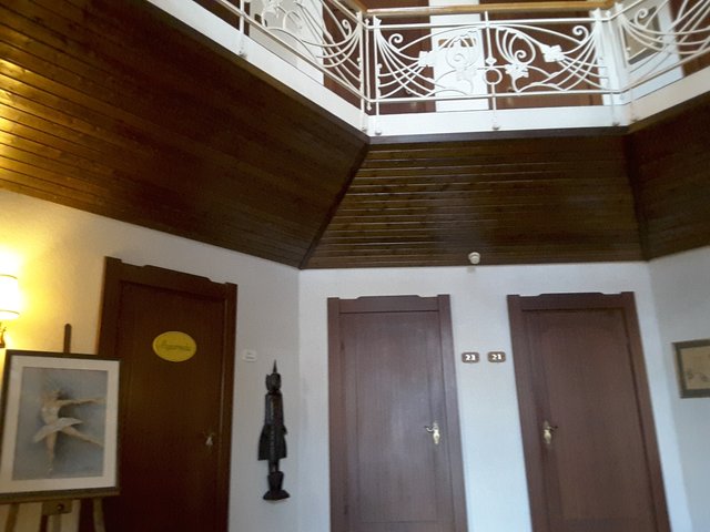 Optimized-RoomsKellner2ArtKellner5Galaxy035e69c4.jpg