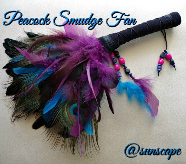 Smudge Feather Fan