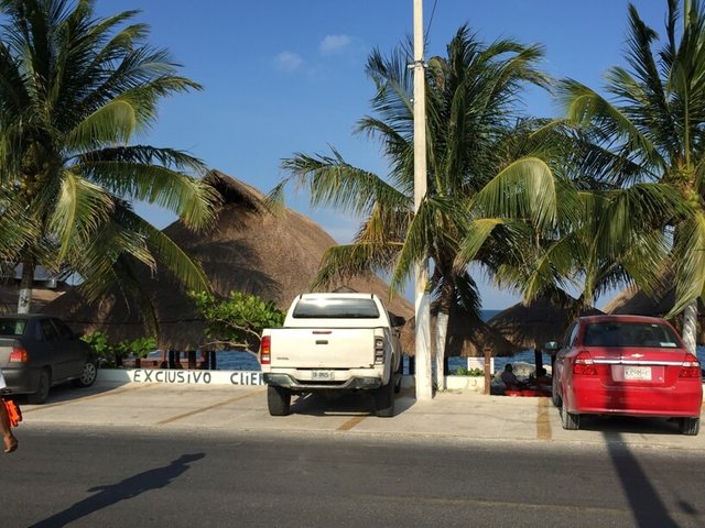 Estacionamiento, Restaurante Kukulcán en Puerto Juárez.