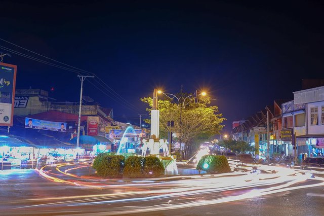 Simpang Pelor, tugu ikonik yang berada di pusat kota Meulaboh.