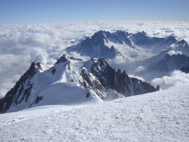 The Vallée Blanche ski run begins here, and the nearby Cosmiques Refuge is the starting point for one of the routes to the Mont Blanc summit.