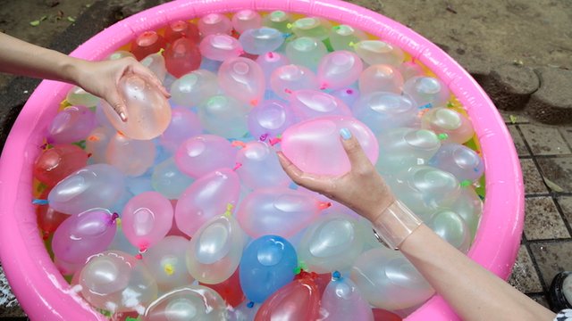 steeg kaping plotseling Let's see the seriousness of Adults - water balloon making machine — Steemit