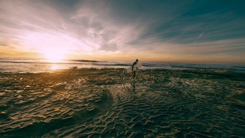 Surfer_from_San_Diego_4k.md.jpg