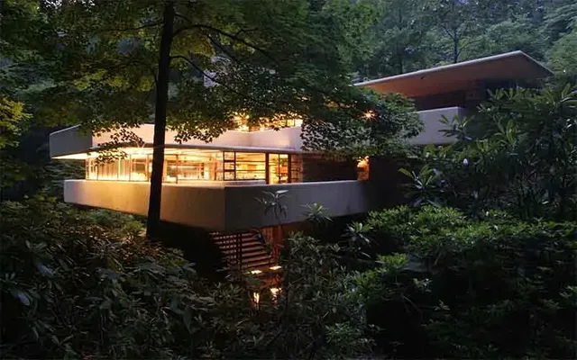 Casa da Cascata / Frank L. Wright - site 8HAUS